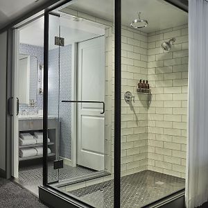 Deluxe One-Bedroom Suite